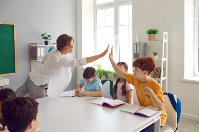 En skoleklasse har undervisning